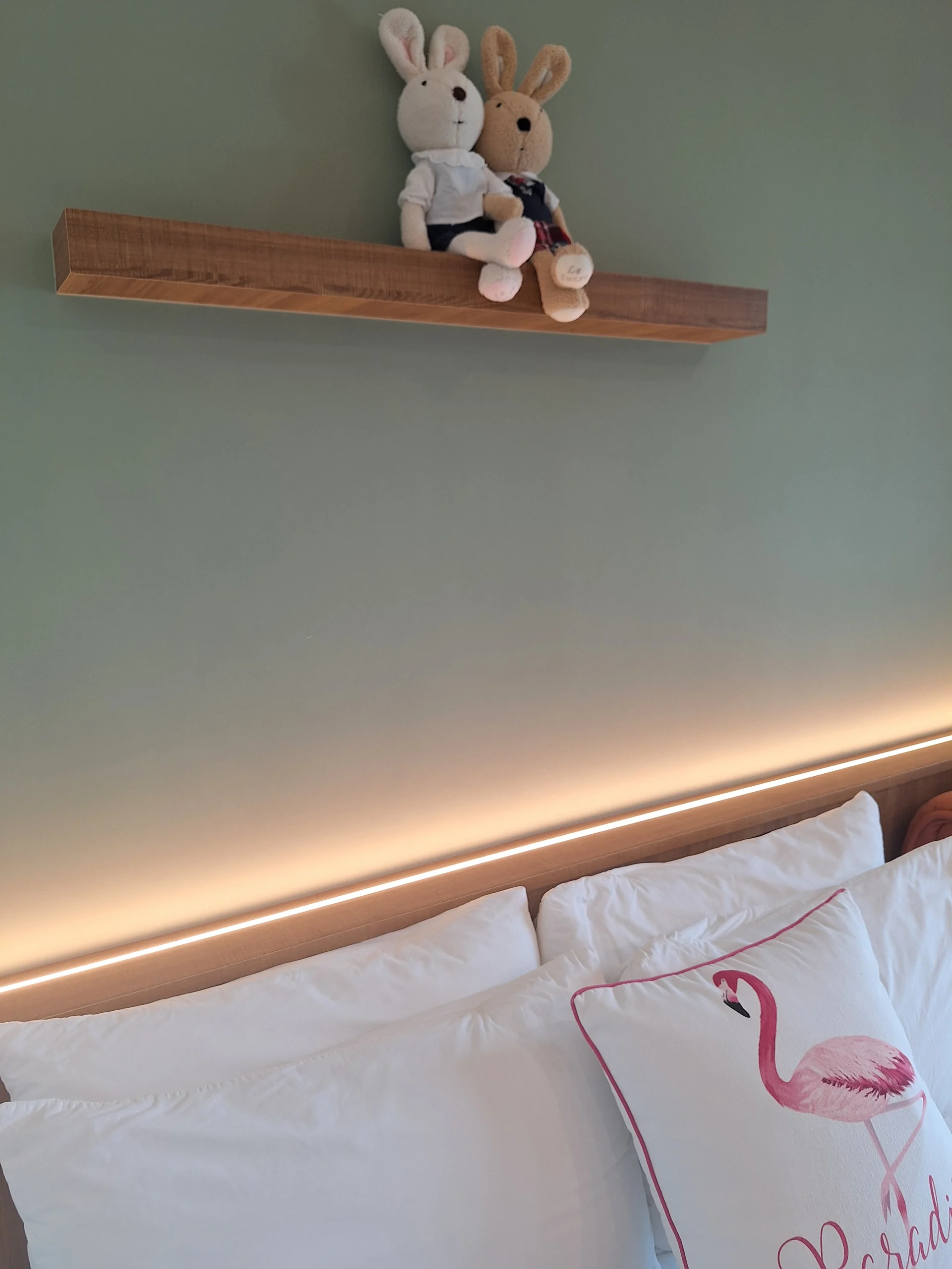 泥House_2樓A2雙人套房床頭擺設2