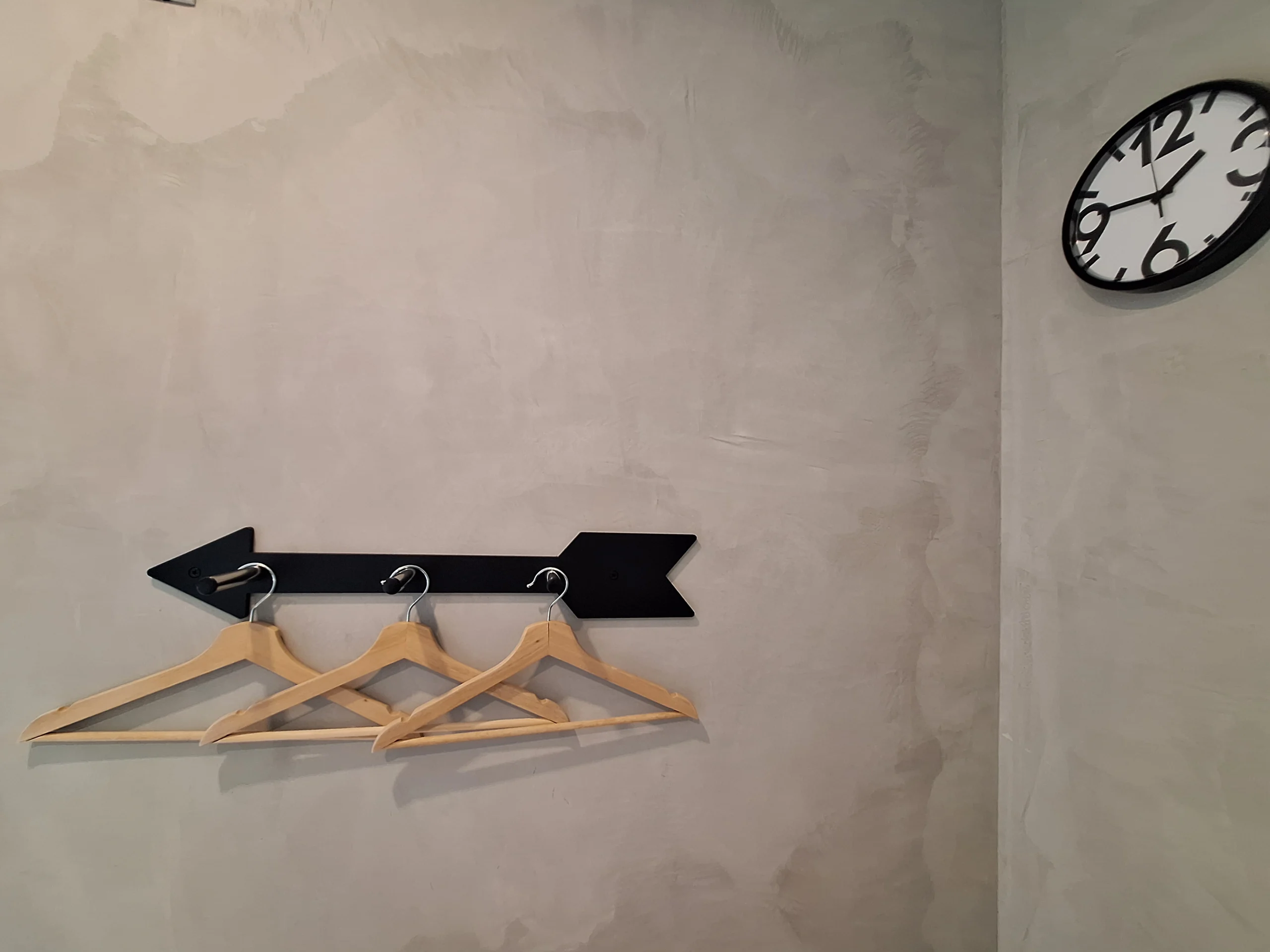 泥House_3樓B2雙人套房掛衣架1