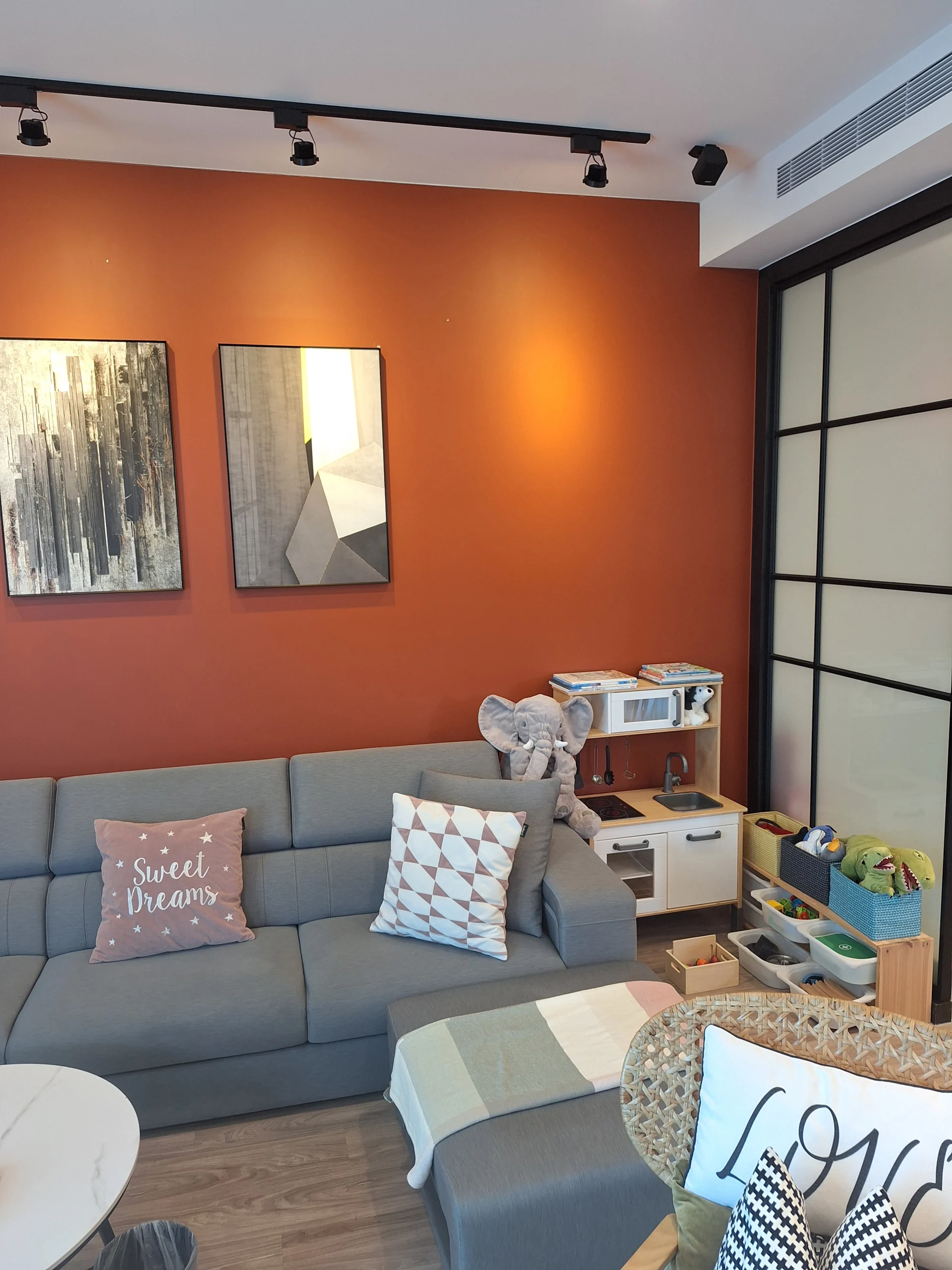 泥House_客廳擺設2