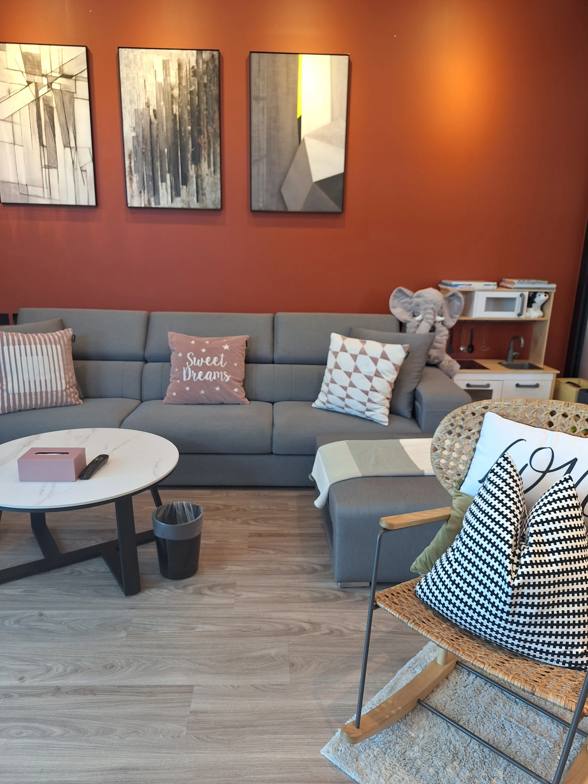 泥House_客廳擺設3